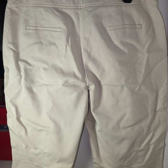 Ladies 14 Rafaella knee length fancy khaki shorts - Picture 2 of 5